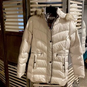 Brand new Larry Levine down jacket with water reppelant . Ivory sz small